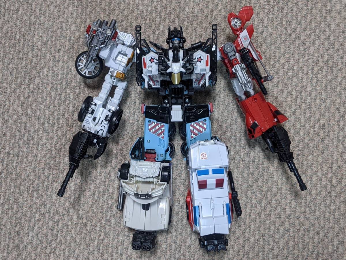 トランスフォーマーコンバイナーウォーズ ディフェンサー(ガーディアン