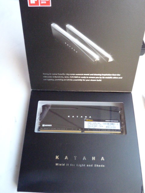 Antec Katana RGBメモリ 16GB(8GB×2）□ DDR4-3600(PC4-28800