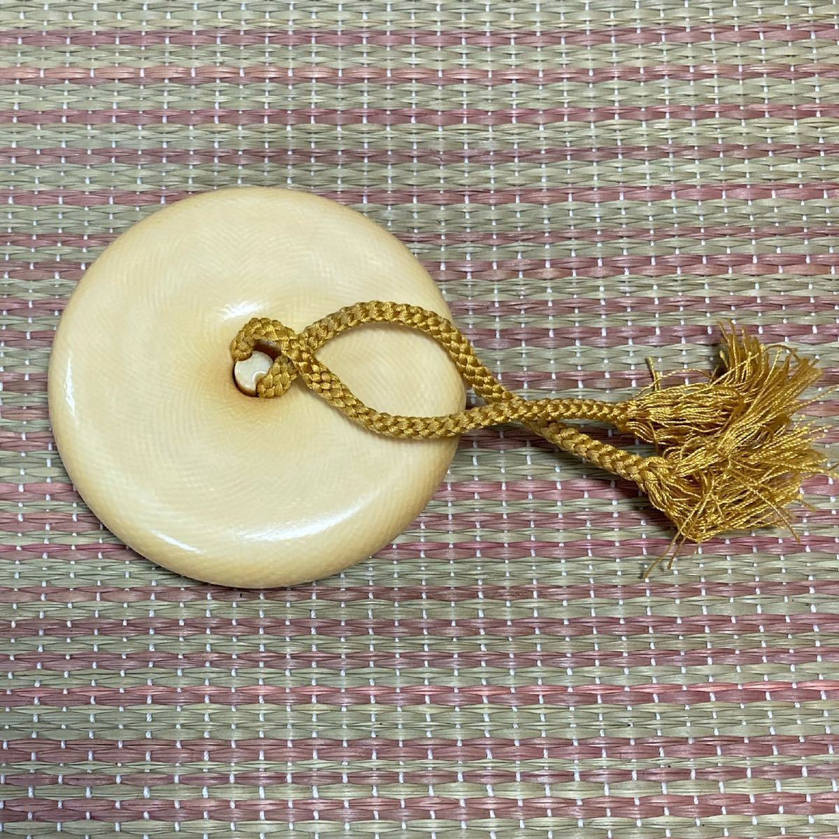 饅頭根付 直径 約61㎜ 重さ 約76g 天然素材 提物 緒締め玉 印籠 時代物