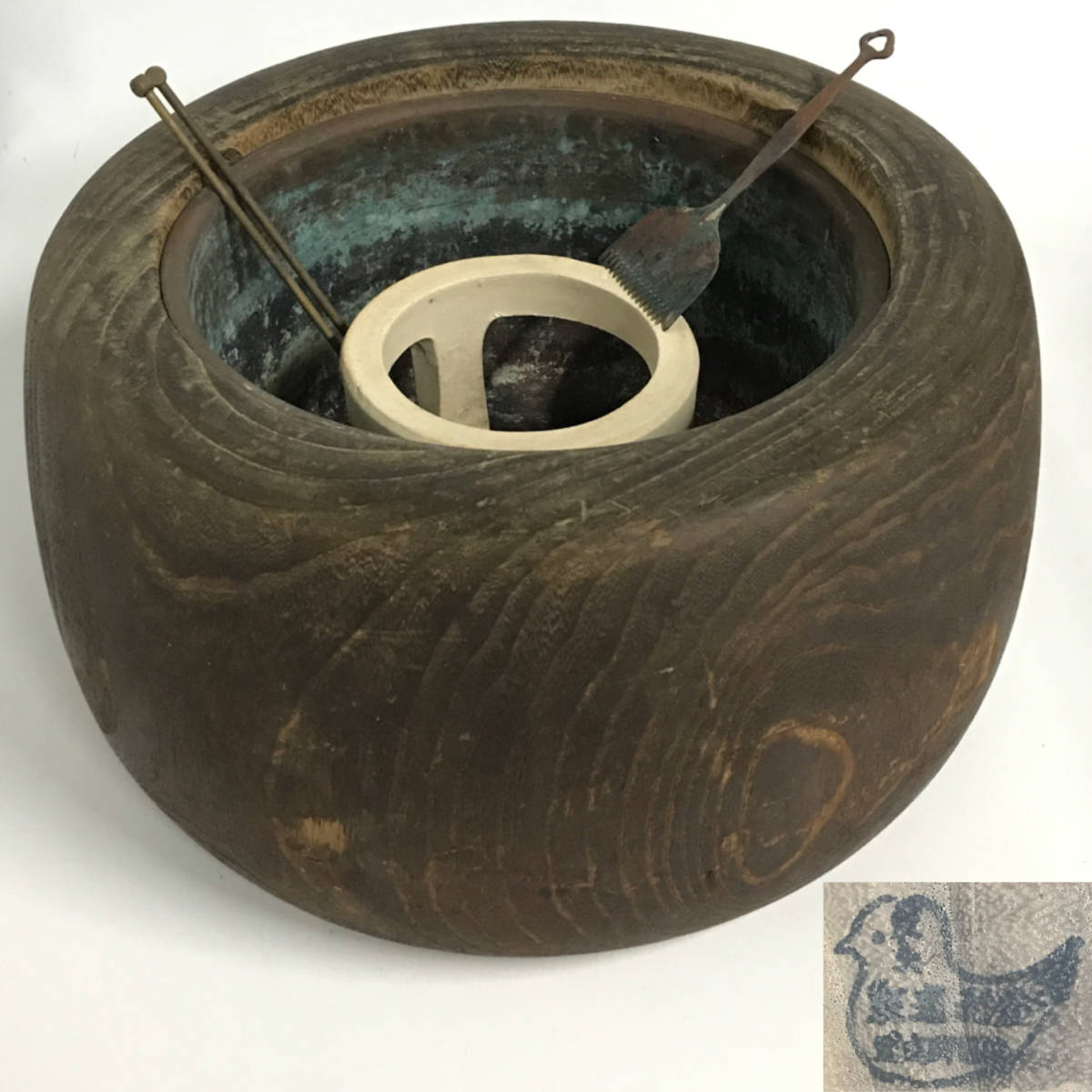 ⁄ 斎明堂 骨董 火鉢と炭道具の販売 信楽焼 欅Antique 古家具 卓上