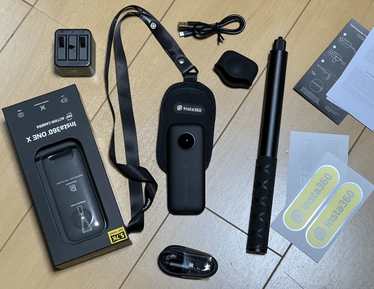 Insta360 One X 美品 バッテリー4本 純正自撮り棒付き(デジタルビデオ 