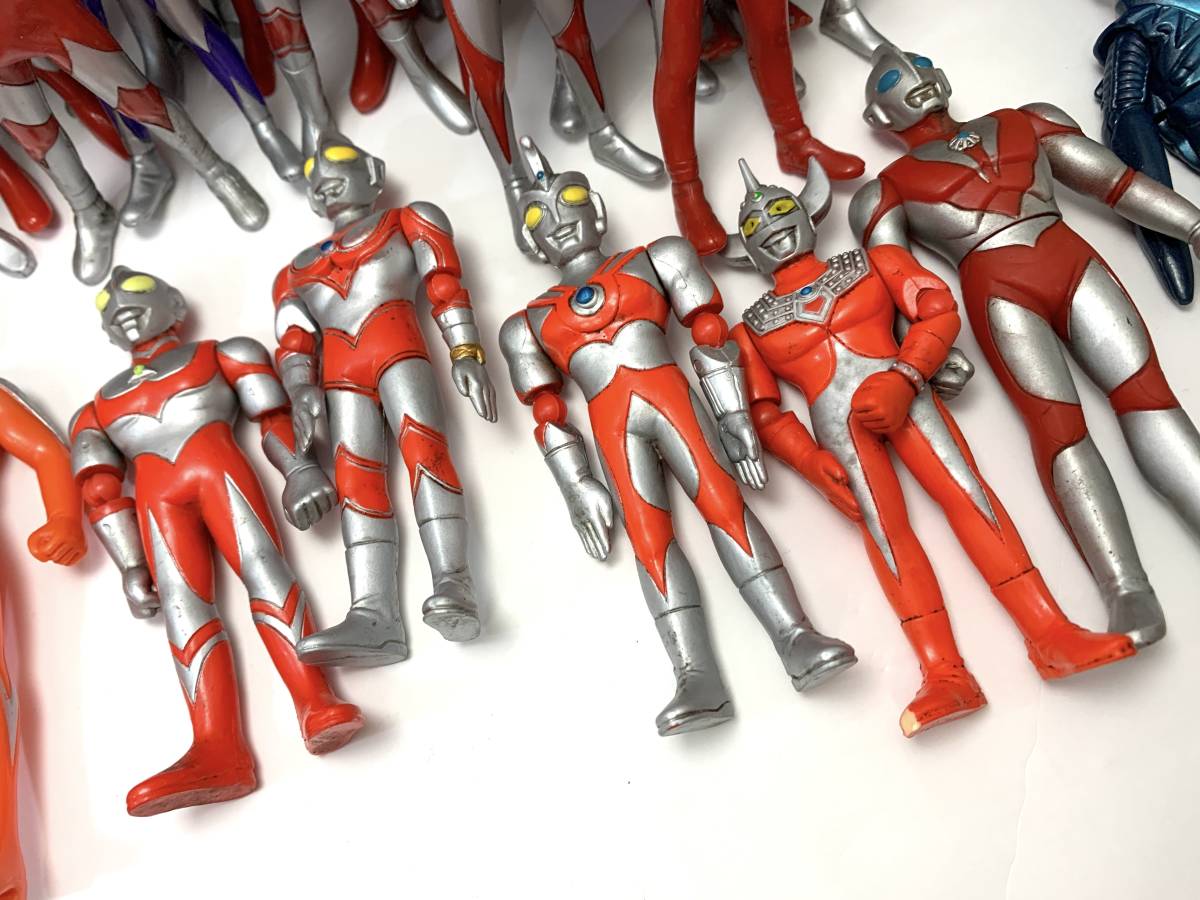 637] ジャンク ウルトラマン 仮面ライダーシリーズ他 ソフビ人形 40体