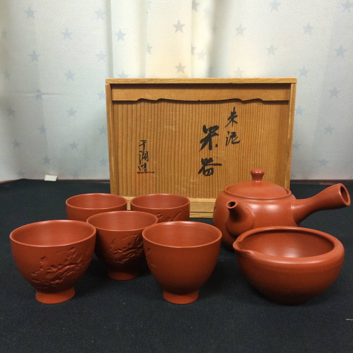 常滑焼 千洞造 朱泥彫蟹文茶器揃 急須 湯冷 湯呑5客 茶道具 宝瓶 在銘