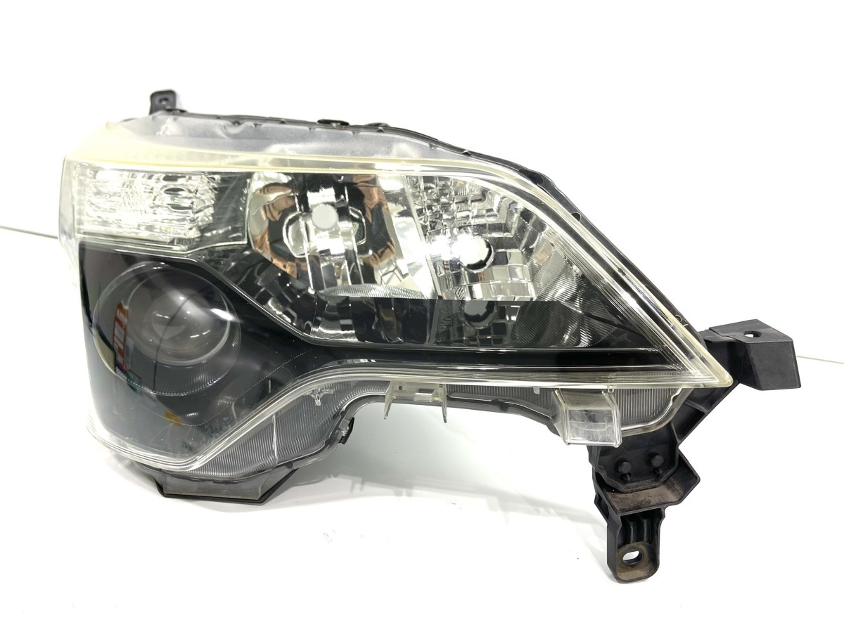トヨタ スペイド NSP140 NCP141 純正 右 ハロゲンヘッドライト KOITO52