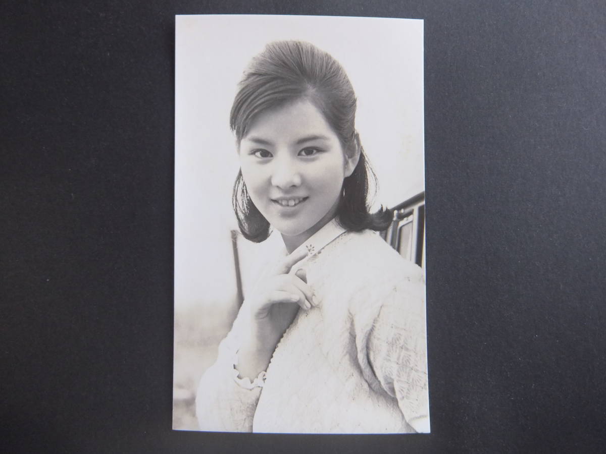 吉永小百合 女優ブロマイド３枚 写真 売買されたオークション情報 Yahooの商品情報をアーカイブ公開 オークファン Aucfan Com