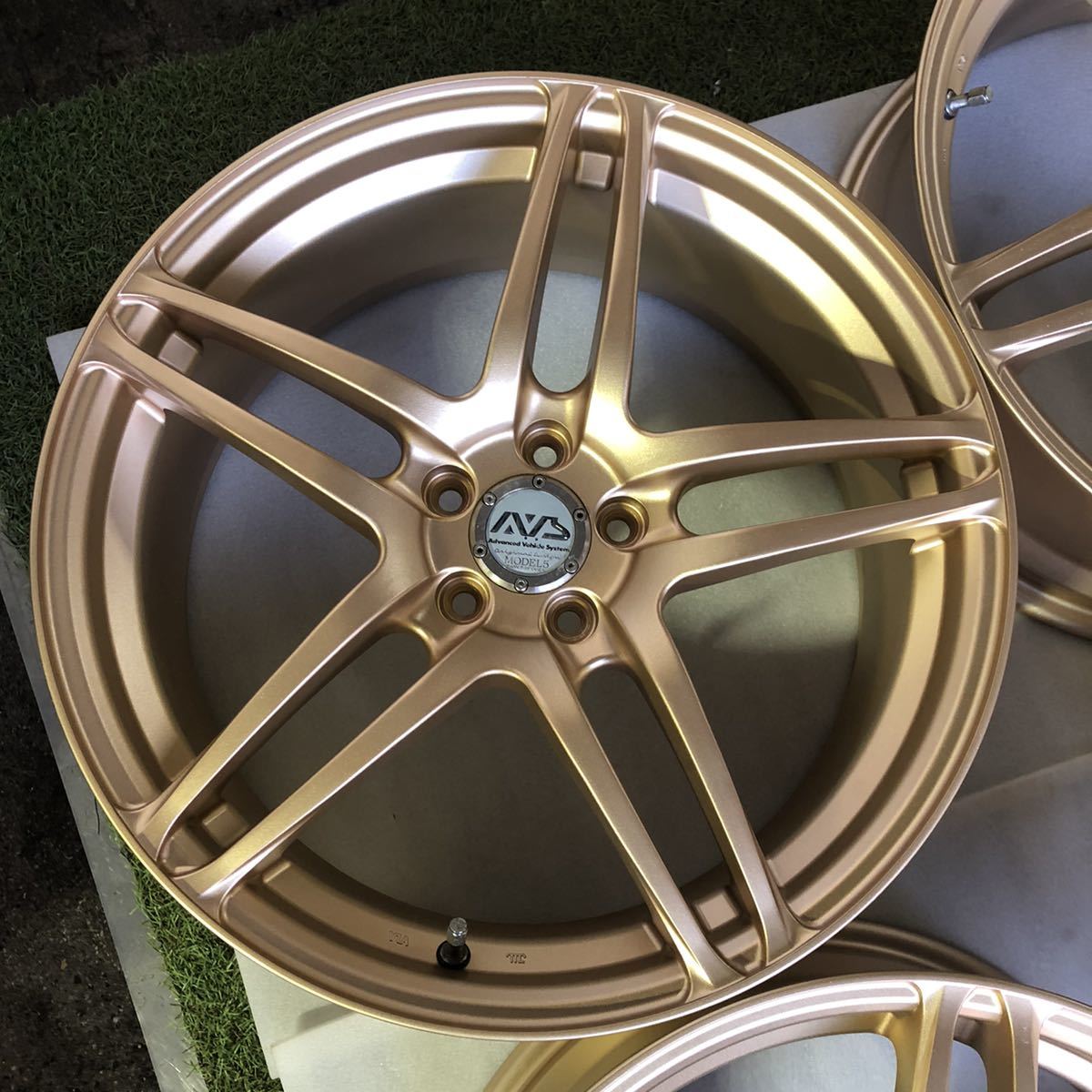 49840107】☆中古美品☆程度良好☆AVS MODEL 5 18インチ 18×7.5J ET 48 