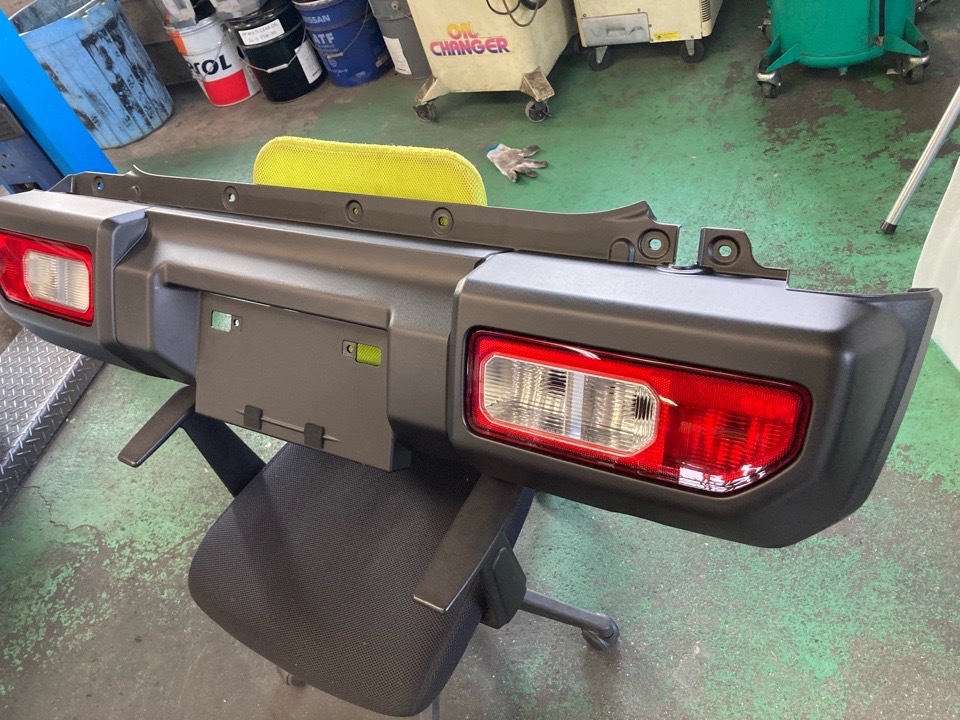 新車外し/JB64Wジムニー純正リアバンパー⑤/テールランプ付 【公式通販】 新車外し/JB64Wジムニー純正リアバンパー⑤/テールランプ付 【公式通販】
