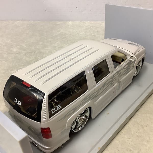【希少】WELLY製 2001年 シボレーサバーバン 1/18 (31) 2001シボレーサバーバンミニカーchevrolet suburban 1⁄18 シボレー