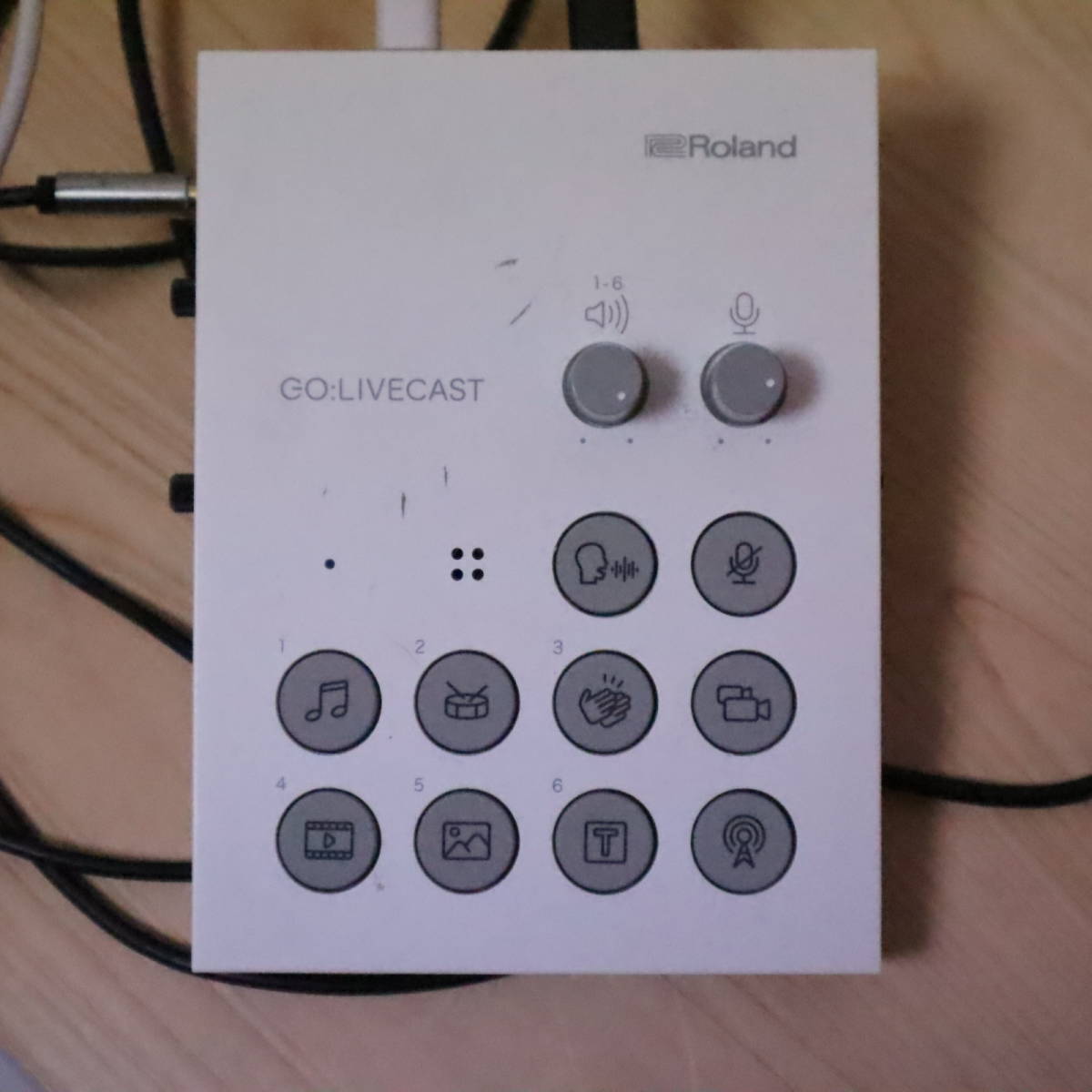 Roland Go Livecast ローランド ゴーライブキャスト セッションミキサー スマートフォン用ライブ配信ツール ツイキャス Youtube等に オーディオインターフェース 売買されたオークション情報 Yahooの商品情報をアーカイブ公開 オークファン Aucfan Com