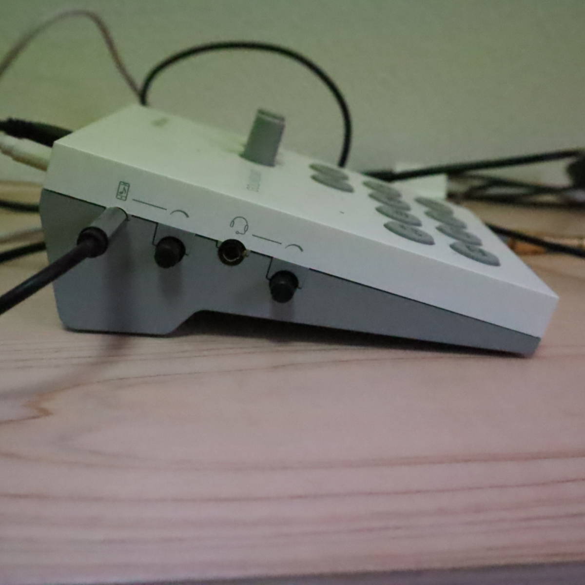 Roland Go Livecast ローランド ゴーライブキャスト セッションミキサー スマートフォン用ライブ配信ツール ツイキャス Youtube等に オーディオインターフェース 売買されたオークション情報 Yahooの商品情報をアーカイブ公開 オークファン Aucfan Com