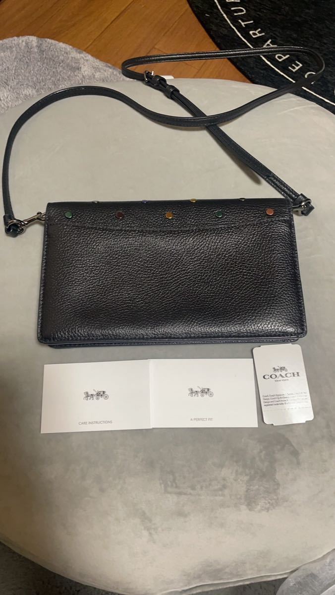 COACH ショルダー付き長財布 6.4万 COACH チャーム付 長財布