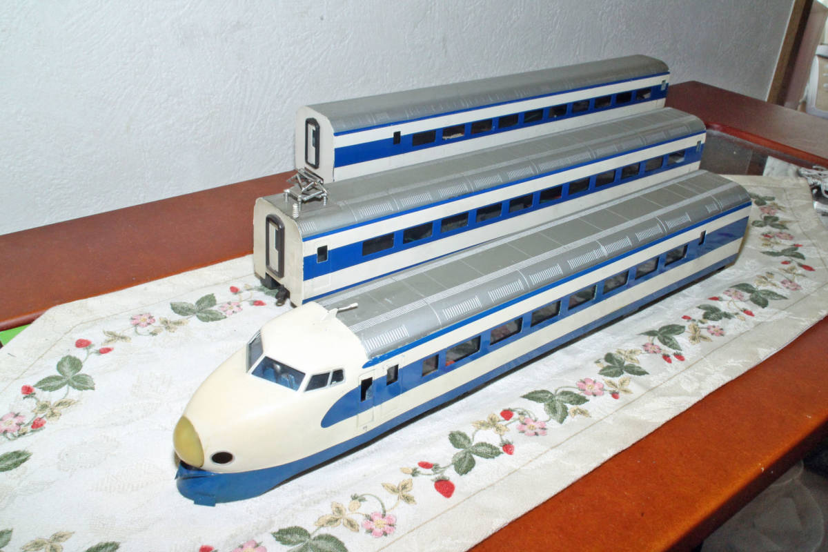 0系 新幹線 22形式 先頭制御車 M付 HOゲージ　(金属製 /カツミ製） 0系 新幹線 22形式 先頭制御車 M付 HOゲージ (金属製 /カツミ製）