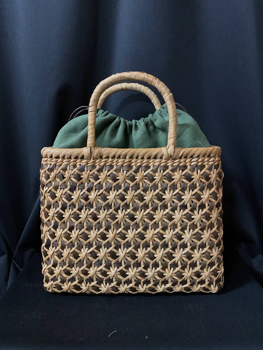 【高品質，最新作】 新作 白川郷二色蔓 最高級品 職人手編み 菊紋編み 胡桃山葡萄籠バッグサイズＬ(バスケット、籐かご)｜売買されたオークション情報、yahooの商品情報をアーカイブ公開 - オークファン バスケット、籐かご