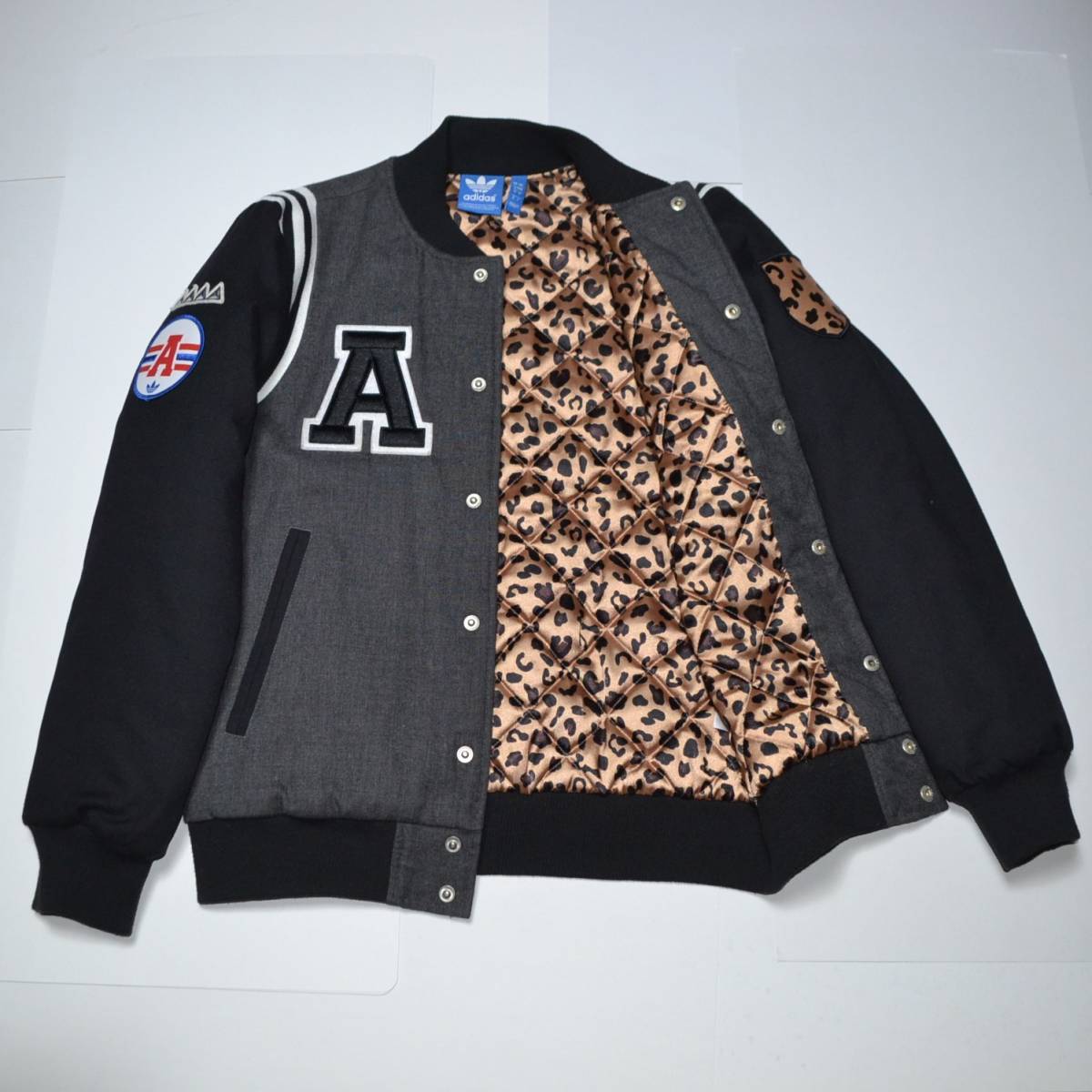 アディダスオリジナルス スタジャン ジャケット レオパード 