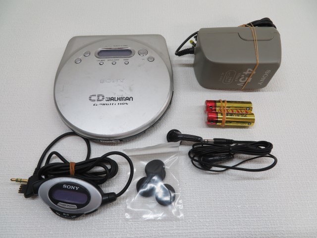 品質保証，安い SONY D-E880 ポータブルCDプレーヤー WALKMAN ソニー ウォークマン アダプター/リモコン/電池付き 51332②(CDプレーヤー)｜売買されたオークション情報、yahooの商品情報をアーカイブ公開 - オークフ CDプレーヤー