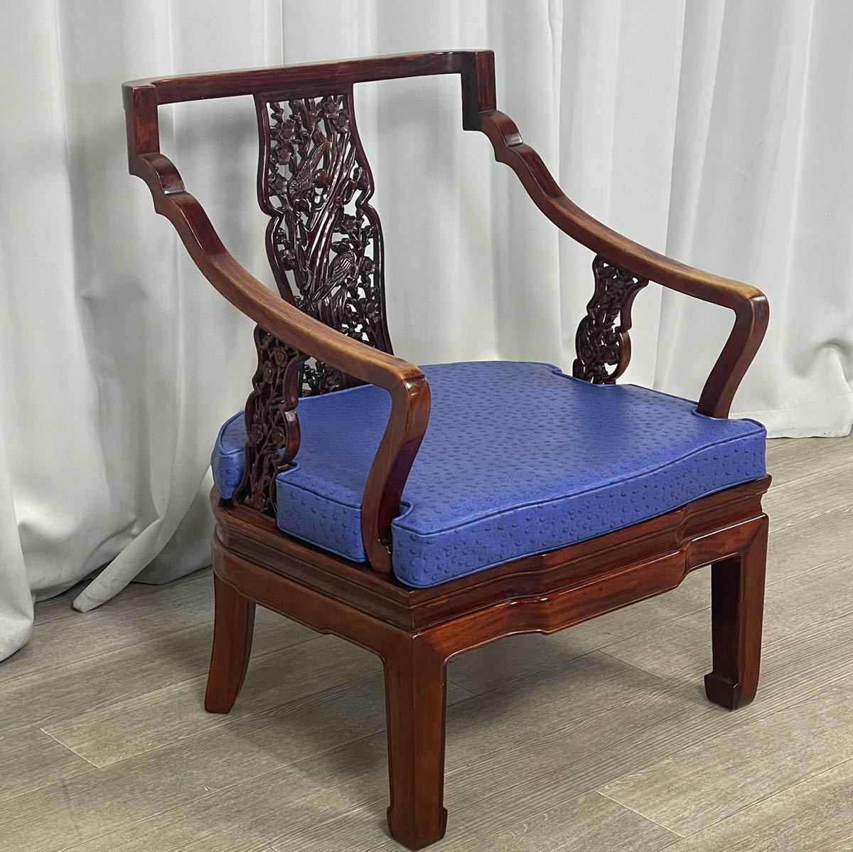 G248 紫檀 唐木家具 無垢材 梅花透彫 アームチェア 木製椅子 1人掛け