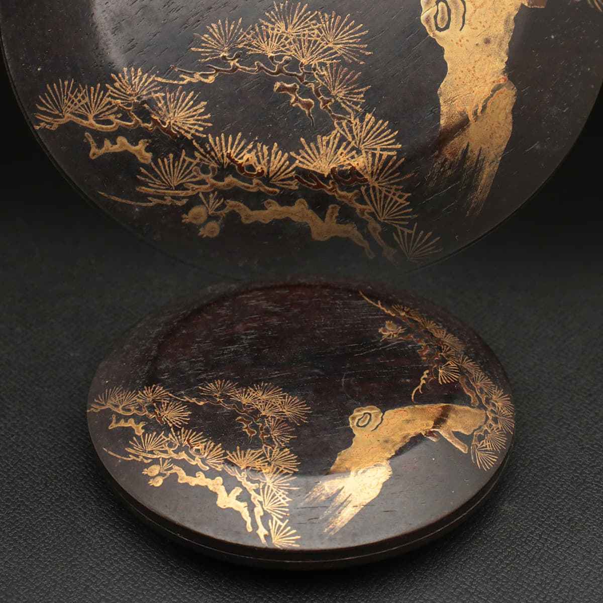 EA726 時代物 唐木 松樹蒔絵 香合 外径6.9cm 重15g 唐木松蒔絵平香合