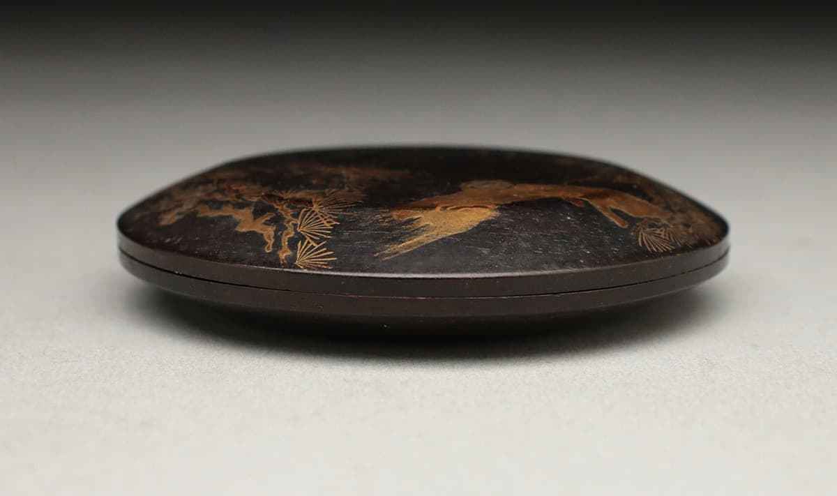 EA726 時代物 唐木 松樹蒔絵 香合 外径6.9cm 重15g 唐木松蒔絵平香合