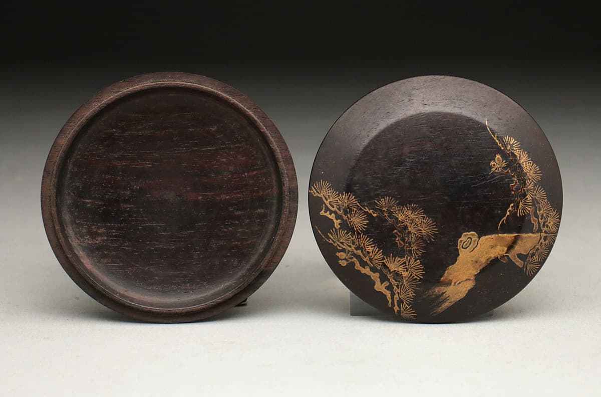 EA726 時代物 唐木 松樹蒔絵 香合 外径6.9cm 重15g 唐木松蒔絵平香合