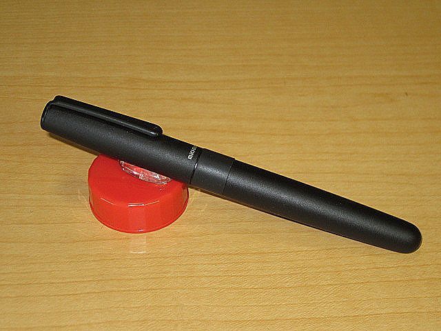 トンボ ZOOMなど 水性ボールペン2本 1本は未使用のようです トンボ水性