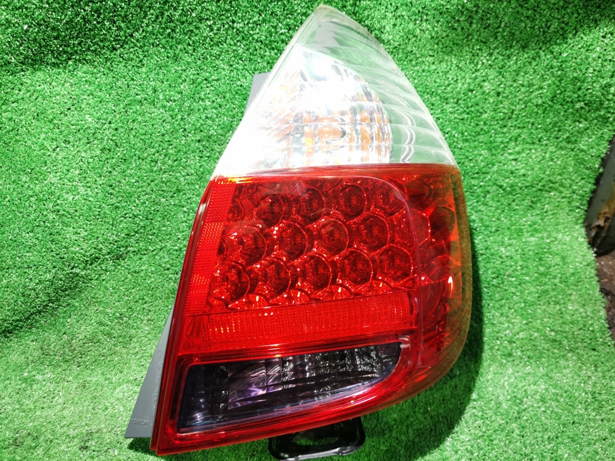 GD1 フィット 後期 LED テールランプ GD2 GD3 GD4 一部割れあり(テール