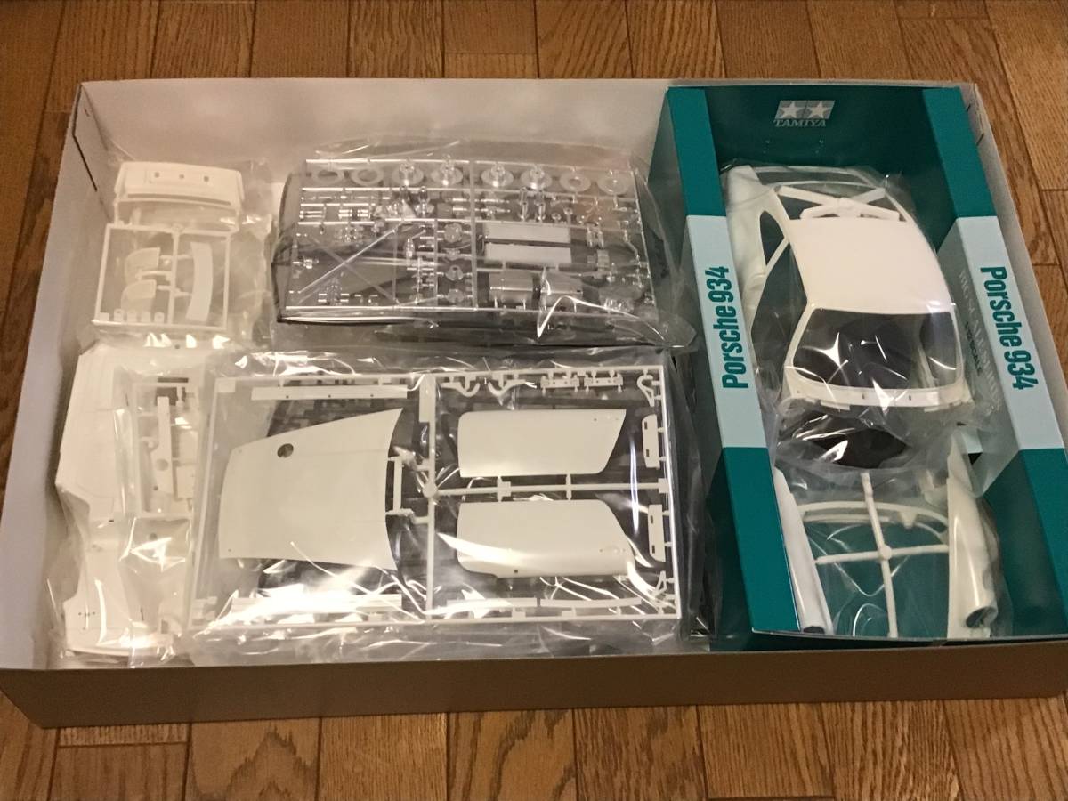 1/12 ポルシェ934 Vaillant (タミヤ・未組立て) 0 タミヤ 1⁄12 Tamiya