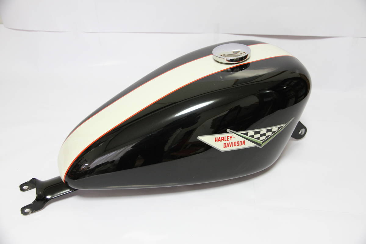 【スポーツスター】04〜06年適合　純正タンク　フレイムス　ハーレーダビッドソン スポーツスター タンク 04-06 XL(ハーレーダビッドソン用)｜売買された
