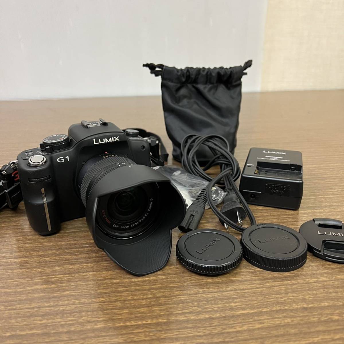 Panasonic パナソニック DMC-G1 LUMIX 14-45mm レンズセット バッテリー 充電器 付属