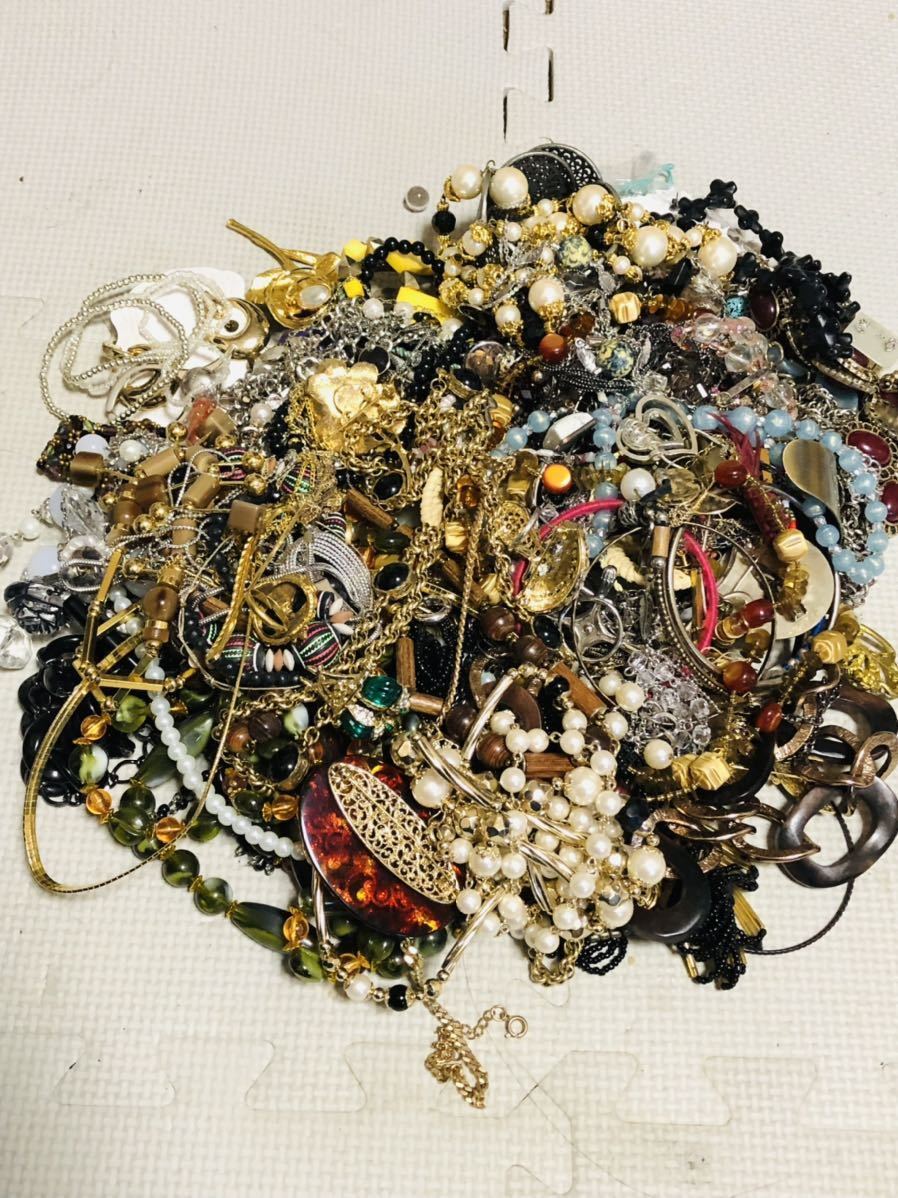 アクセサリー まとめ売り 大量セット ○大量まとめてネックレス他色々アクセサリー 約2.81kg(キロ) 大量