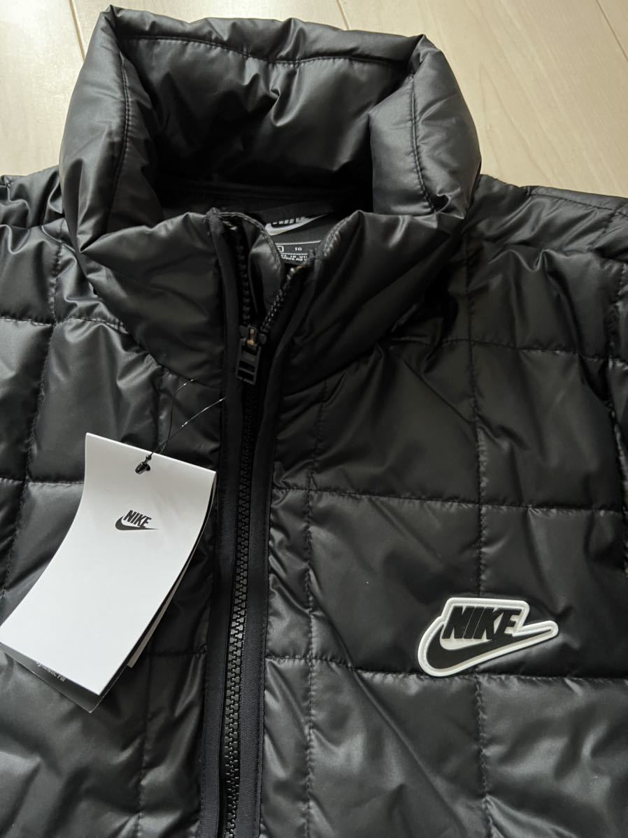 売り切り新品タグ付きNIKE ハーフジップ中綿ジャケットナイキ 売り切り新品タグ付きNIKE ハーフジップ中綿ジャケットナイキ