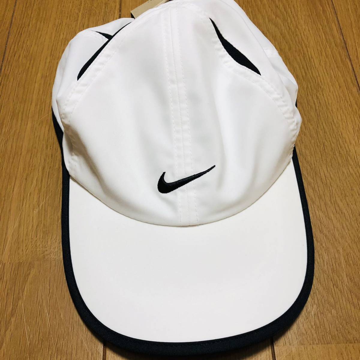 Nike ナイキ ランニングキャップ 帽子 キャップ フェザーライト 白 ランニング マラソン ジョギング トレーニング アクセサリー 売買されたオークション情報 Yahooの商品情報をアーカイブ公開 オークファン Aucfan Com