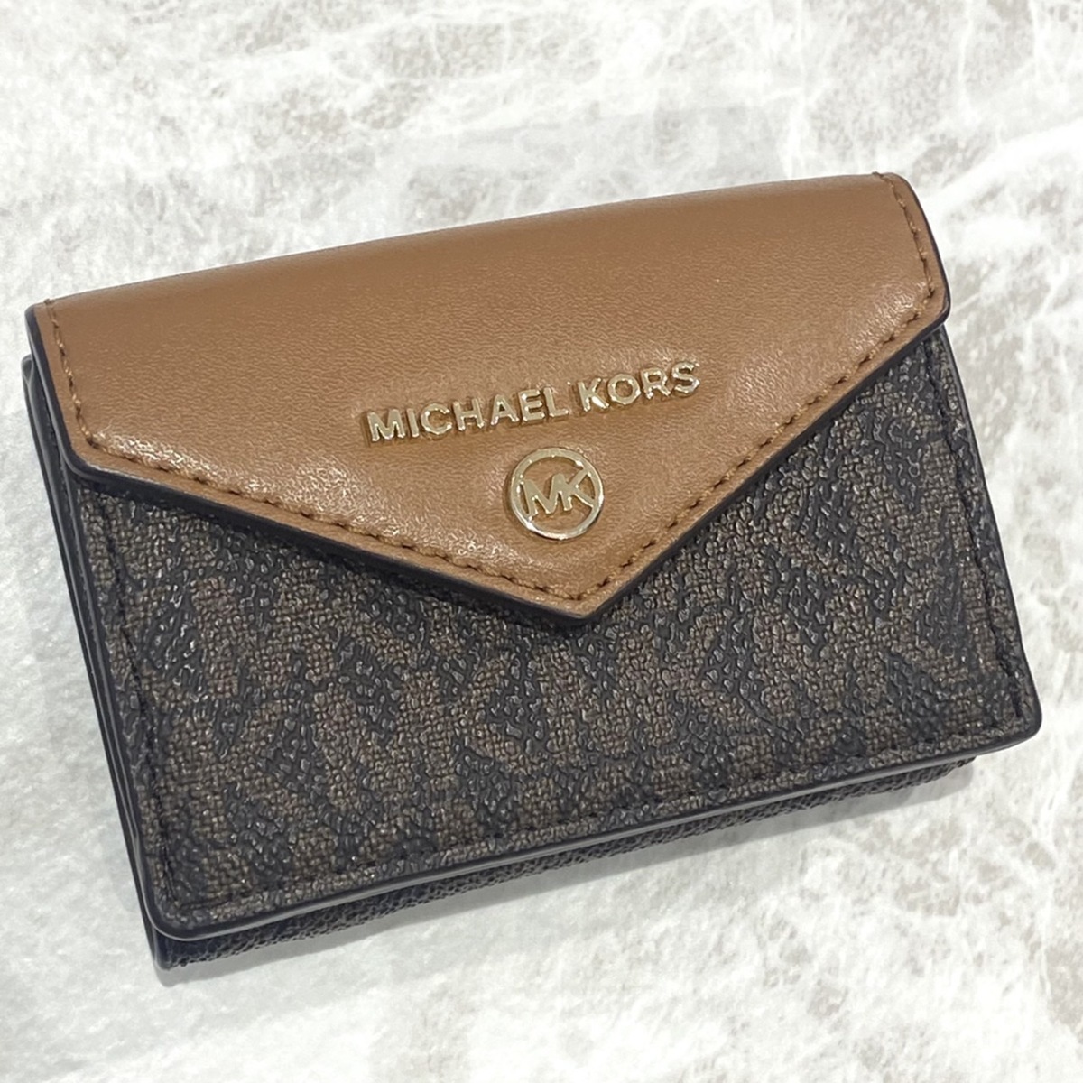 美品 MICHAEL KORS マイケルコース モノグラム 三つ折り財布 ブラウン 