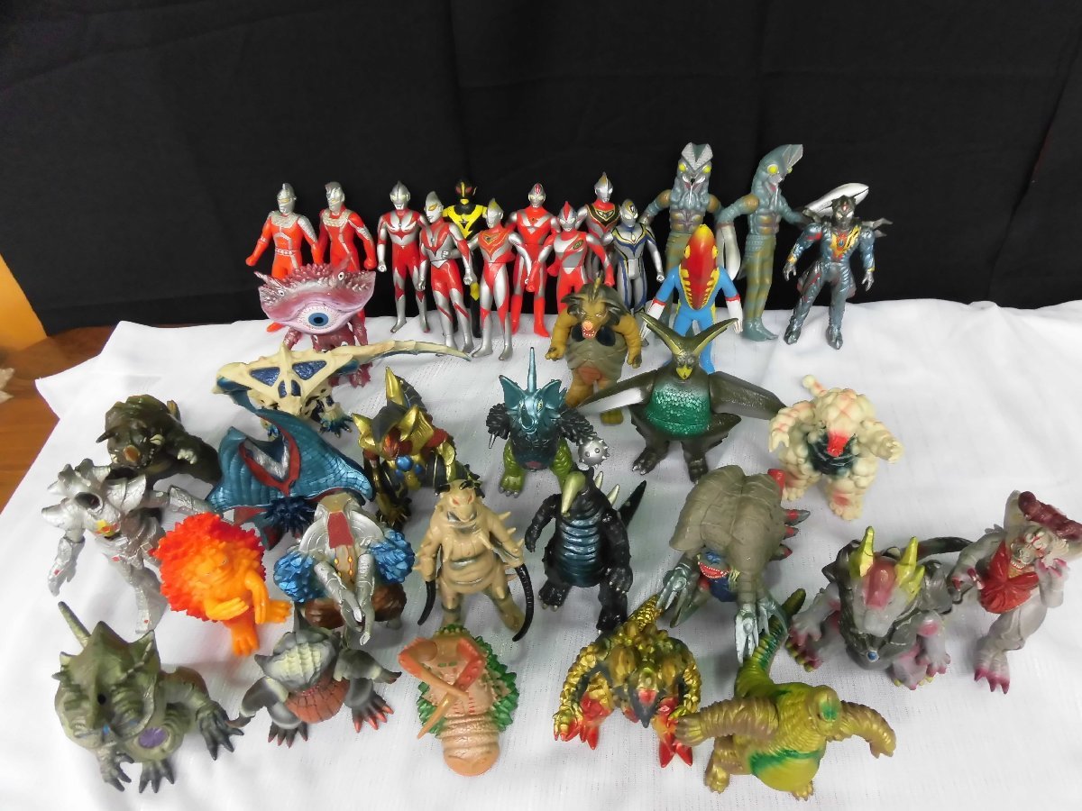 円谷プロ ウルトラマンフィギュア バルタン星人・ウルトラマンシャドー 