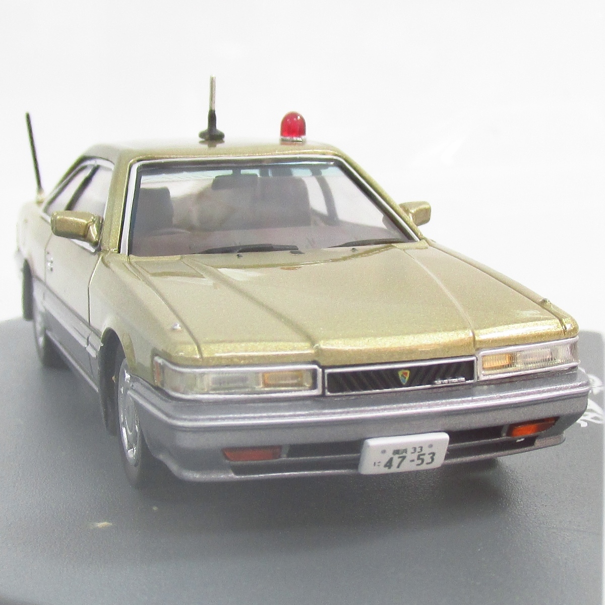 スカイネット 1/43 またまたあぶない刑事 港3号 覆面パトカー 被弾Ver