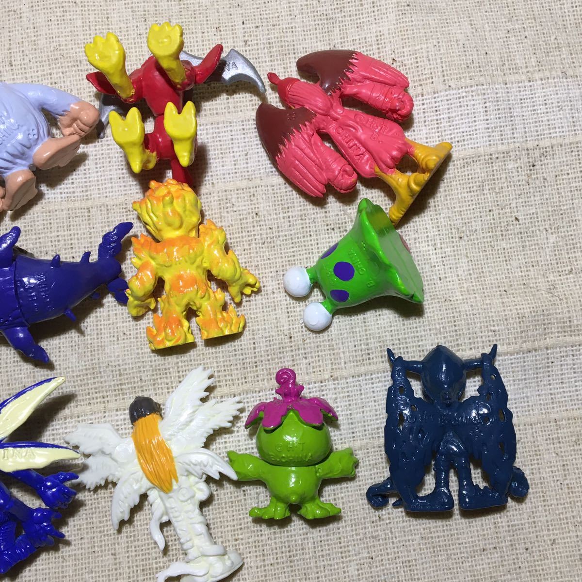 デジモン フィギュア ワンダーカプセル ガルダモン ユニモン メラモン 