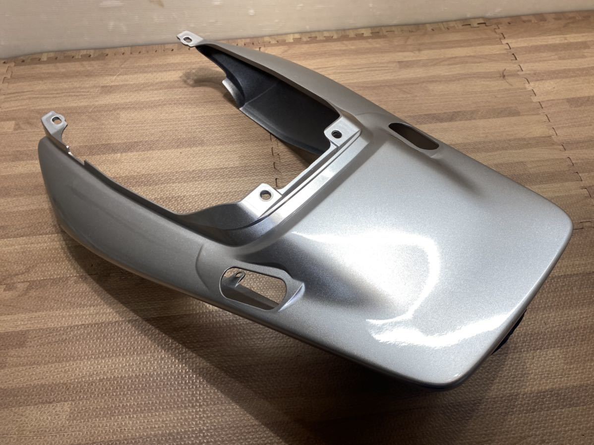 美品 CB400SF / SB NC39 NC42 HONDA 純正 テールカウル リアカウル シートカウル シルバー 77210-MCEL CB400SF NC39 NC42 cb400 3段シート DESIGN