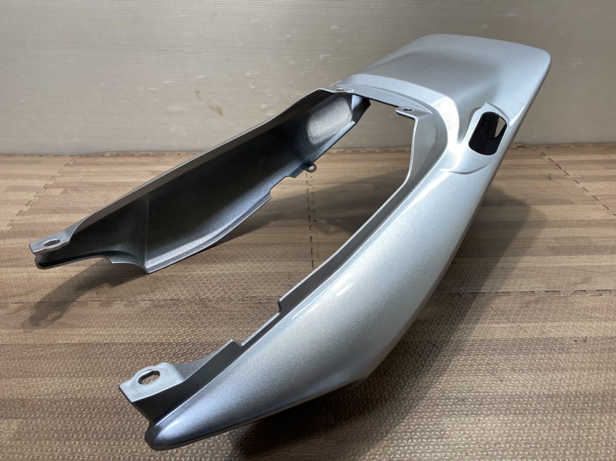 美品 CB400SF / SB NC39 NC42 HONDA 純正 テールカウル リアカウル シートカウル シルバー 77210-MCEL CB400SF NC39 NC42 cb400 3段シート DESIGN
