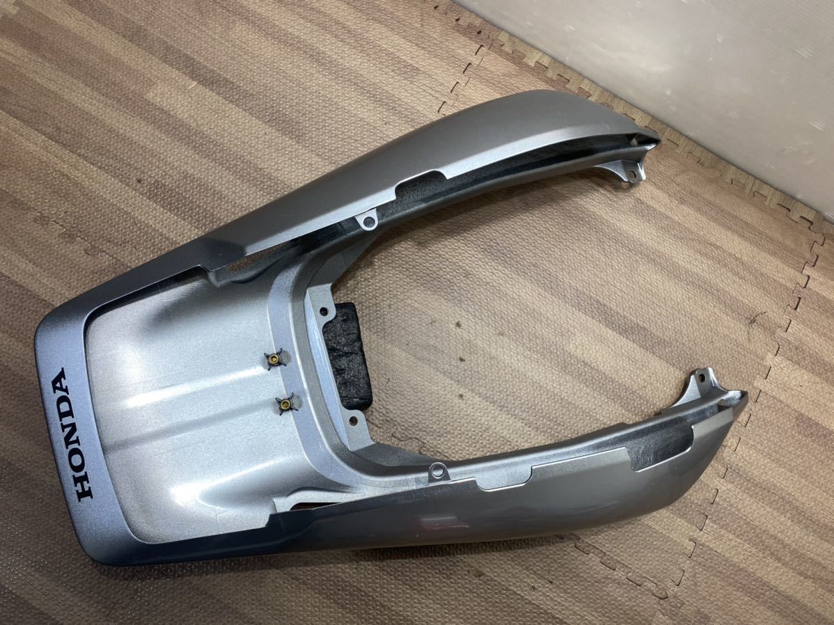 美品 CB400SF / SB NC39 NC42 HONDA 純正 テールカウル リアカウル シートカウル シルバー 77210-MCEL CB400SF NC39 NC42 cb400 3段シート DESIGN