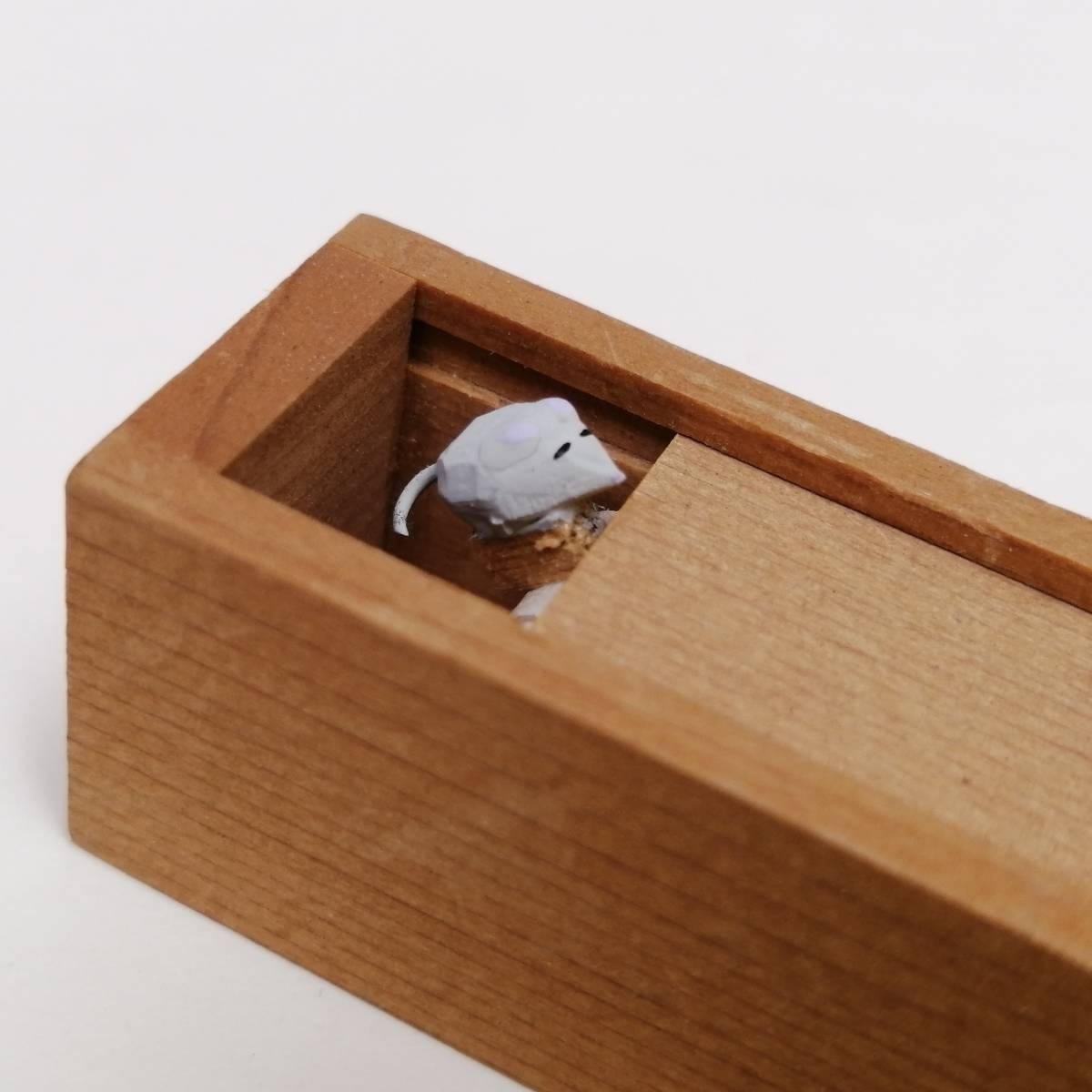 ○22032611 アンティーク ミニチュア からくり玩具 猫と鼠 サイズ約2.7
