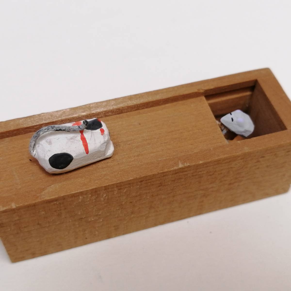 ○22032611 アンティーク ミニチュア からくり玩具 猫と鼠 サイズ約2.7