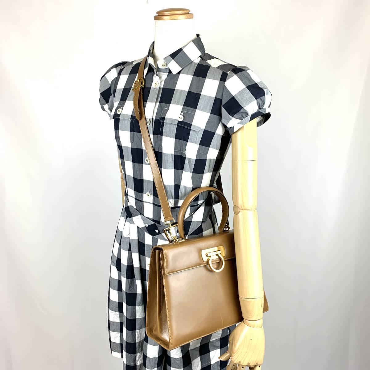 Salvatore Ferragamo レザー ガンチーニ 2WAY バッグ Salvatore 
