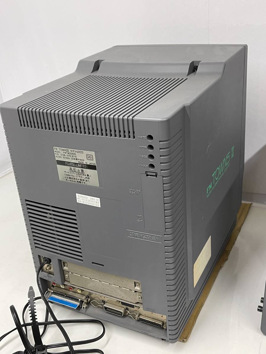Fujitsu 富士通 FM TOWNS II UX20 本体 FMTW2UX20 スピーカー付 現状