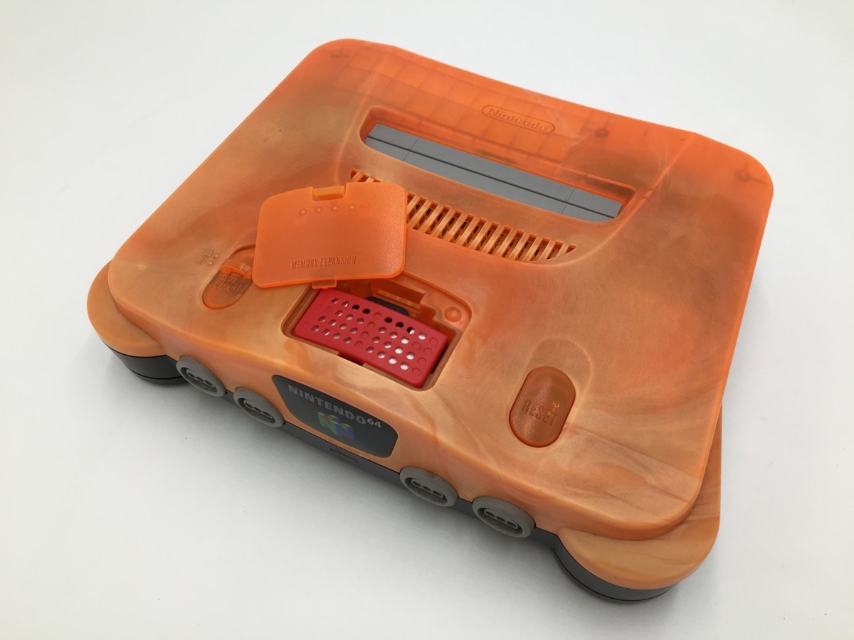 オレンジ NINTENDO64 本体とコントローラー2つ（Nintendo 