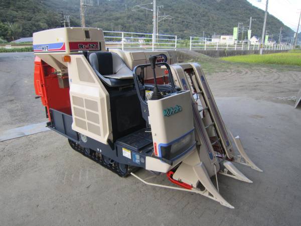 コンバイン Kubota R1 121