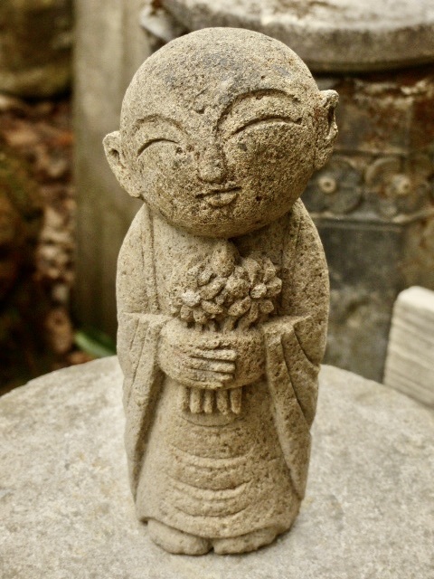 石仏、お地蔵さん　② 花地蔵様h31cm／2.5kg 仏像 お地蔵さん 地蔵菩薩 石仏 0402 地蔵菩薩