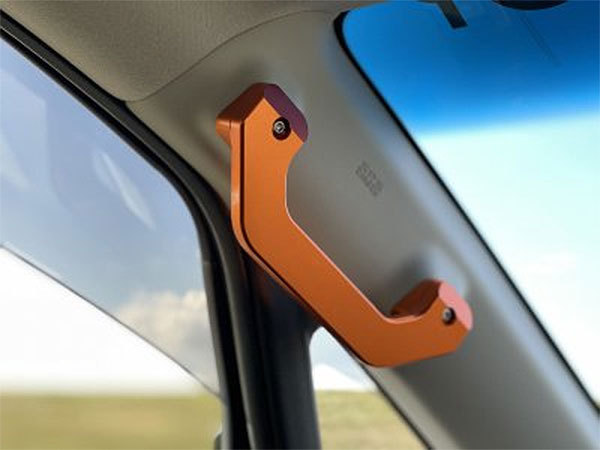 【低価，大人気】 TGS ビレットピラーグリップ リミテッドカラー オレンジ デリカD:5 CV1W CV2W CV4W CV5W(三菱用)｜売買されたオークション情報、yahooの商品情報をアーカイブ公開 - オークファン 三菱用