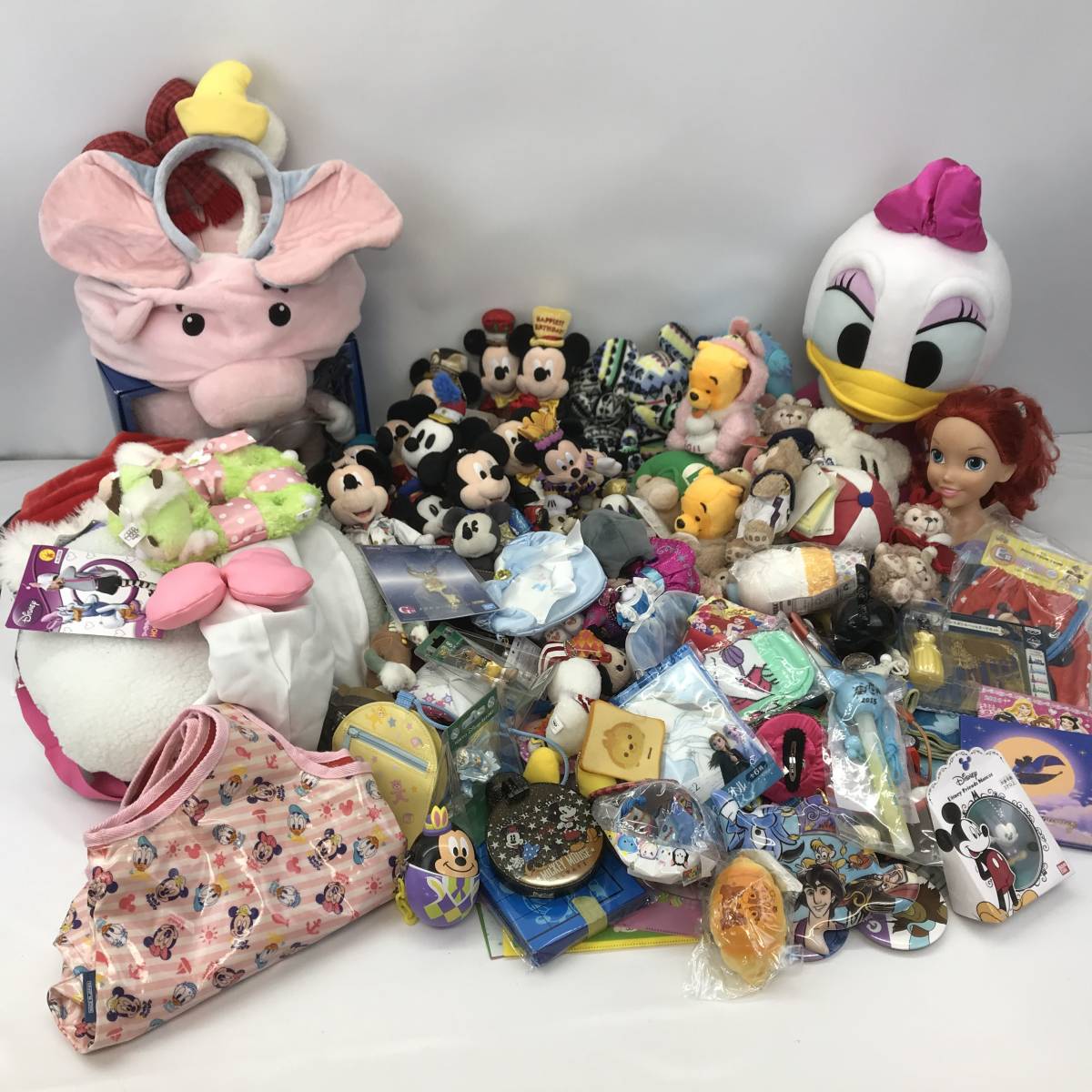 ディズニーグッズ パークのお土産をデザイン！東京ディズニーリゾート