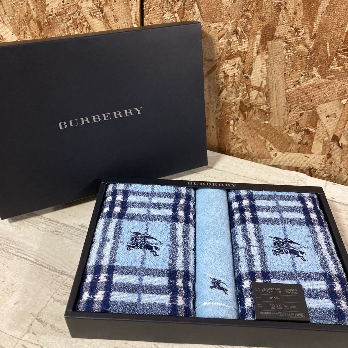 爆買い，HOT BURBERRY フェイスタオル ２枚 ミニテリー １枚 ３枚セット 綿100% ブルー タオルセット バーバリー 佐川急便対応のみ(フェイスタオル)｜売買されたオークション情報、yahooの商品情報をアーカ フェイスタオル