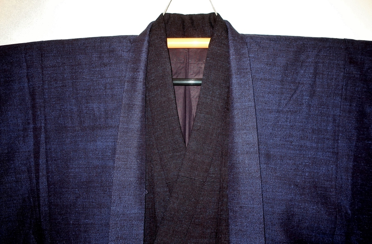  壱日1660 本絹塩澤縮緬と真綿結城紬 男着物羽織 裄65К丈135 墨紫紺斑入りと黒瑠璃虎斑 現代物(一般)｜売買されたオークション情報、yahooの商品情報をアーカイブ公開 - オークファン 一般