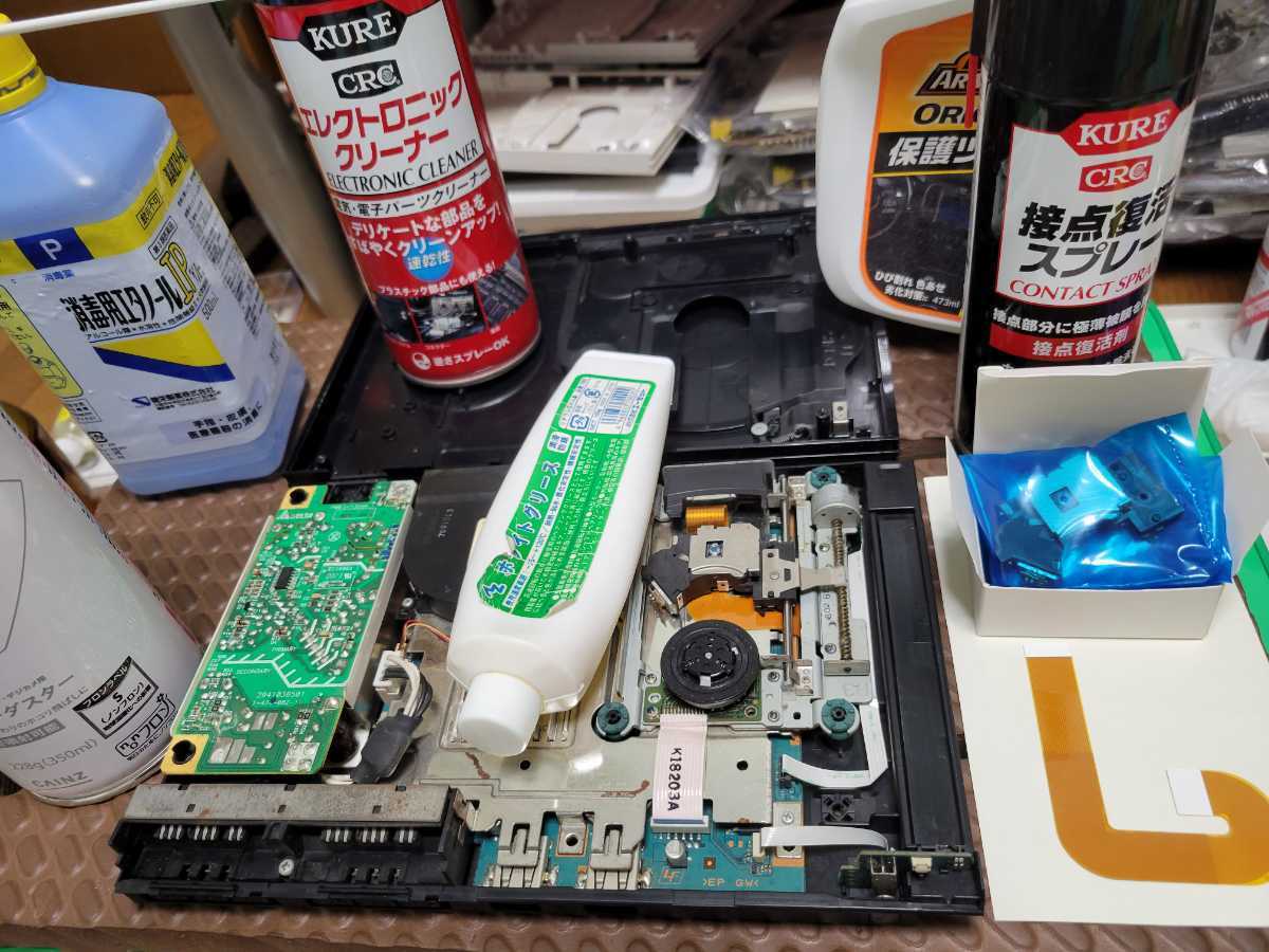 ps2 の中のパーツです300円で PS2 プレステ2 円周キズ対策済 薄型90000 ピックアップレンズ新品交換
